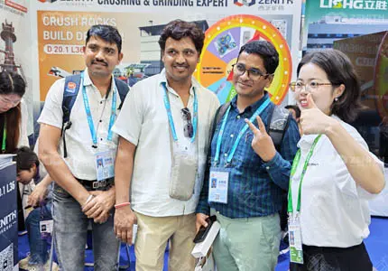 Zenith Crusher team interacts with global customers at Canton Fair